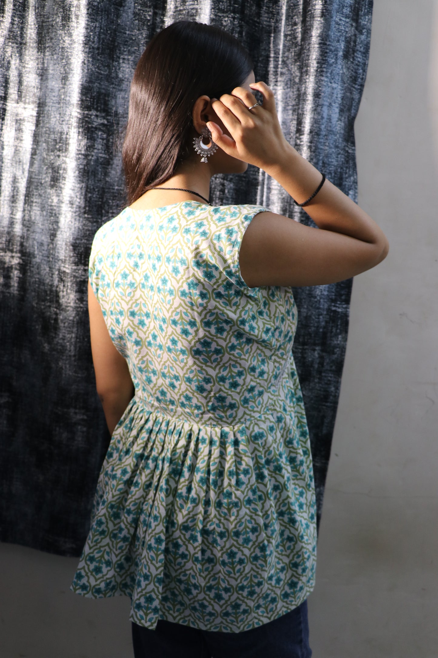 floral printed w- neck straight short kurti