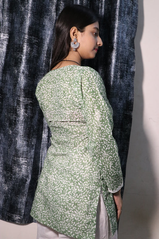 Model wearing Khilan Collection green cotton printed tunic kurti with square neck and lace detail – back view